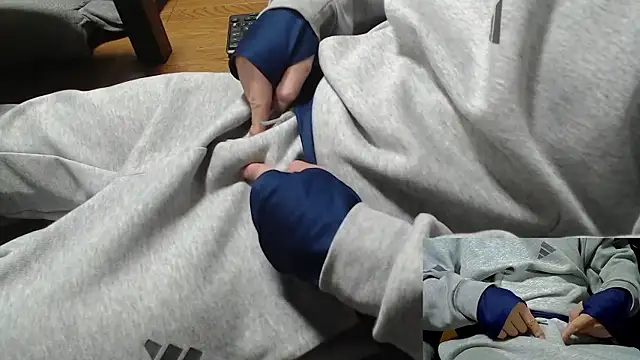 Snapshot of Yasu2000 chatting on November 23, 2025, 1:59 am Yasu2000 online show from November 23, 2025, 1:59 am