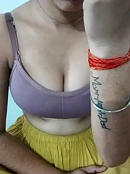 Snapshot of NAIRA5677 chatting on November 20, 2025, 6:03 am NAIRA5677 online show from November 20, 2025, 6:03 am