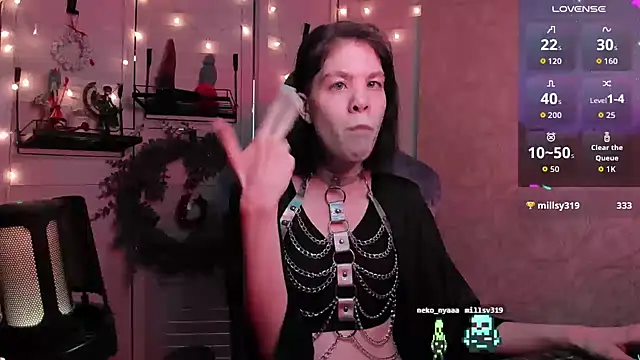 Snapshot of aestheticbeing chatting on December 21, 2025, 12:40 pm aestheticbeing online show from December 21, 2025, 12:40 pm