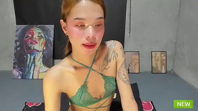 Snapshot of Colette_Thompson chatting on October 22, 2025, 4:50 pm Colette Thompson online show from October 22, 2025, 4:50 pm