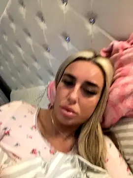 EllieMaeBaby online show from December 4, 2025, 12:26 pm