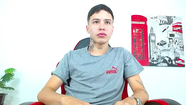 Cumandres18 online show from February 16, 2026, 2:27 pm