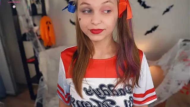 OdellaGillingham online show from October 29, 2025, 7:02 pm