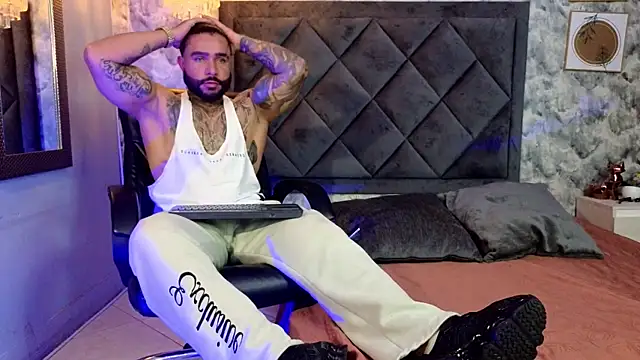 Apolo rousse1 online show from September 13, 2025, 9:37 pm