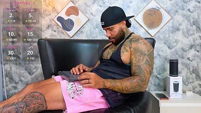 Snapshot of Apolo_rousse1 chatting on February 5, 2026, 9:43 pm Apolo rousse1 online show from February 5, 2026, 9:43 pm