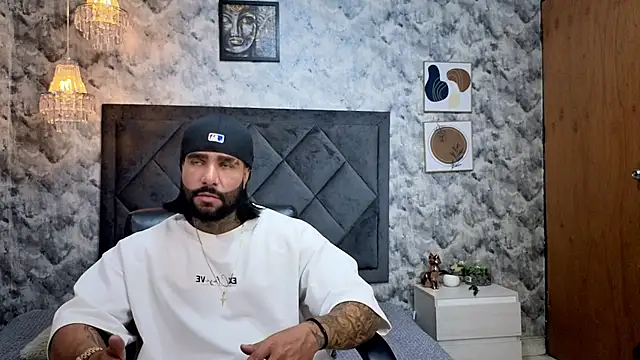 Apolo rousse1 online show from October 5, 2025, 9:16 pm