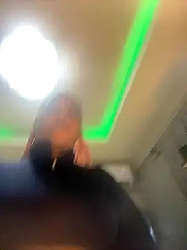 BQueen223 online show from November 6, 2025, 2:15 am