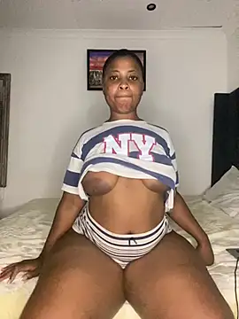 Snapshot of BQueen223 chatting on March 8, 2026, 4:54 pm BQueen223 online show from March 8, 2026, 4:54 pm