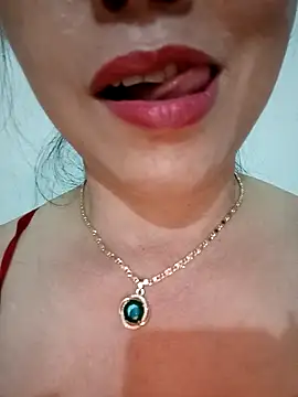 Kim-Anhh online show from October 15, 2025, 4:37 pm