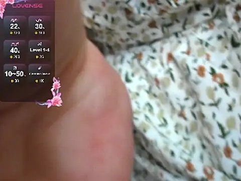 AliceHaris online show from October 28, 2025, 4:35 am