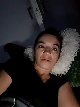 alinaalinutzq online show from November 1, 2025, 6:35 pm