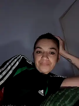 alinaalinutzq online show from October 13, 2025, 9:05 pm