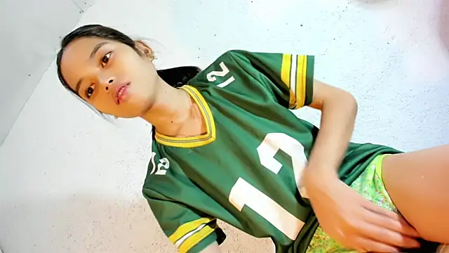 CUTIE GIRLSX online show from June 16, 2026, 1:33 pm