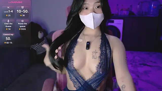 Phuong Bee online show from March 28, 2026, 12:28 pm