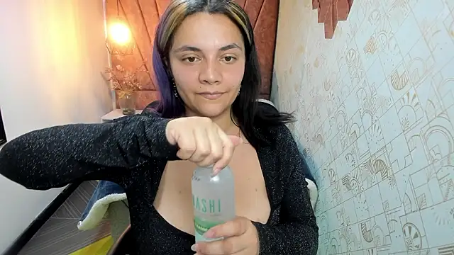 Snapshot of Kiara_Cruz__ chatting on February 18, 2026, 8:38 pm Kiara Cruz online show from February 18, 2026, 8:38 pm