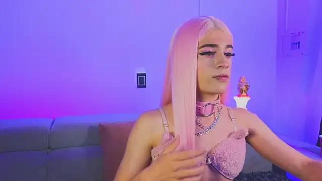 Snapshot of chloe_ember chatting on December 5, 2025, 5:28 am chloe ember online show from December 5, 2025, 5:28 am