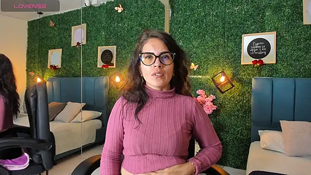 Linagh  online show from October 11, 2025, 11:55 am