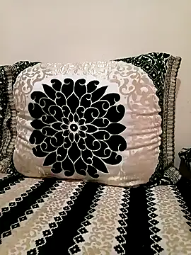 Snapshot of Mroma89six chatting on December 3, 2025, 9:20 am Mroma89six online show from December 3, 2025, 9:20 am