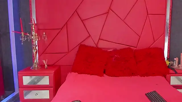 SienaFacchini online show from September 23, 2025, 7:21 pm