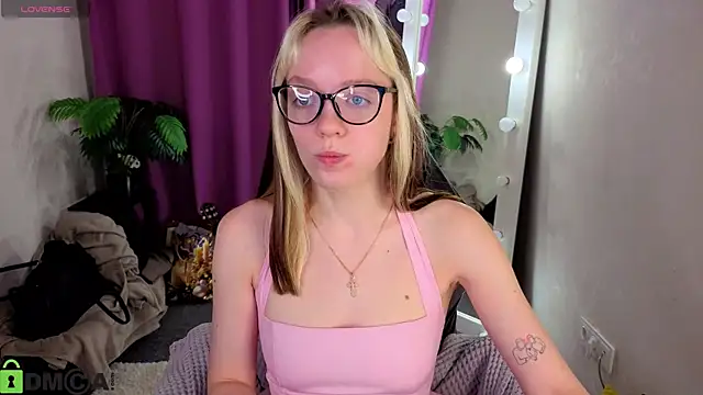 Snapshot of R0cket_bunny chatting on July 16, 2026, 1:02 am R0cket bunny online show from July 16, 2026, 1:02 am