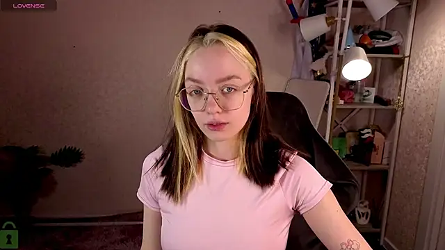 R0cket bunny online show from April 20, 2026, 12:57 am