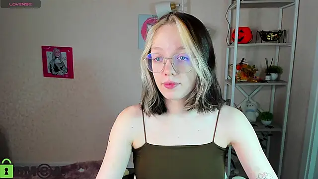 R0cket bunny online show from November 13, 2025, 1:09 am