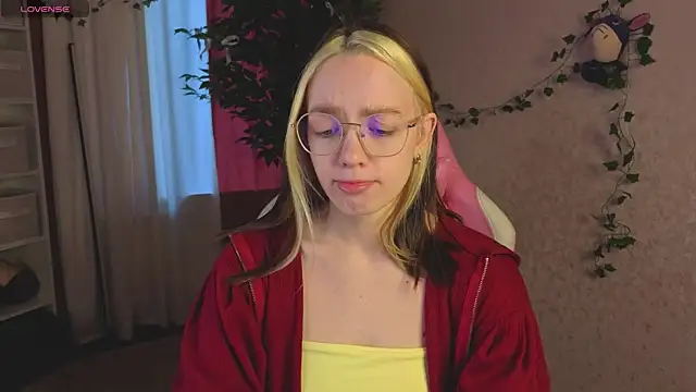R0cket bunny online show from April 19, 2026, 12:44 am