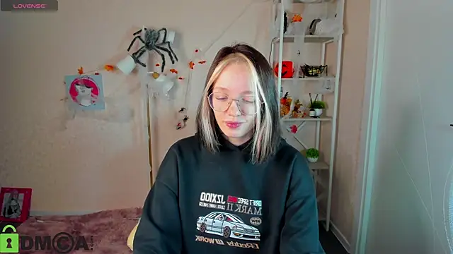 R0cket bunny online show from November 4, 2025, 12:58 am