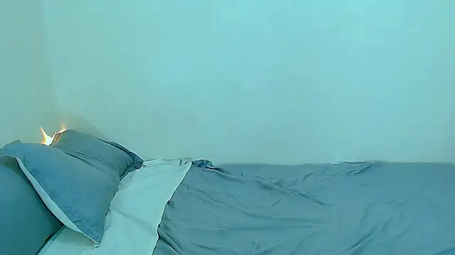 mikhaylahanderson online show from December 15, 2025, 4:29 am