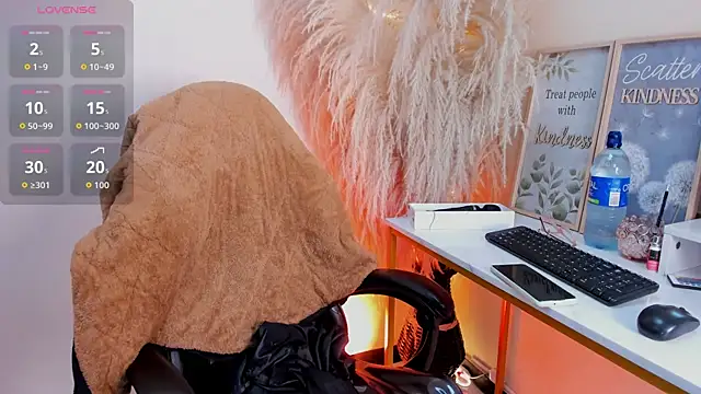 anyjones  online show from November 27, 2025, 4:02 am