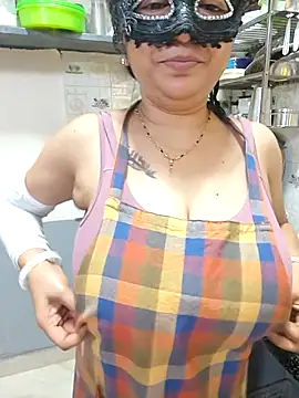 Queen Nightt online show from January 17, 2026, 4:05 am