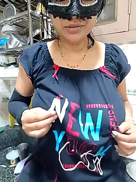 Queen Nightt online show from December 1, 2025, 4:13 am