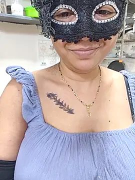 Queen Nightt online show from January 6, 2026, 3:32 am