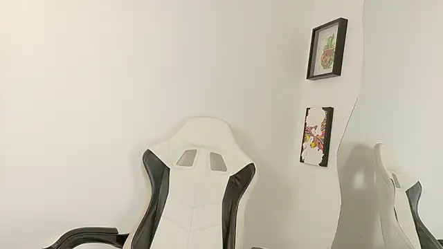 sara queen10 online show from March 27, 2026, 4:08 pm