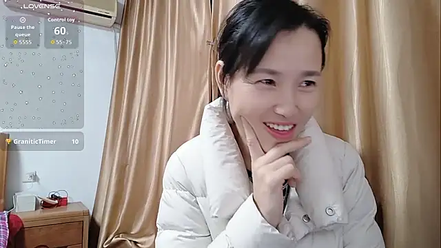 Snapshot of Haili-1 chatting on November 10, 2025, 12:43 pm Haili-1 online show from November 10, 2025, 12:43 pm