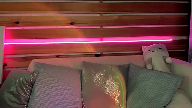 Lori Williams online show from October 22, 2025, 1:05 am