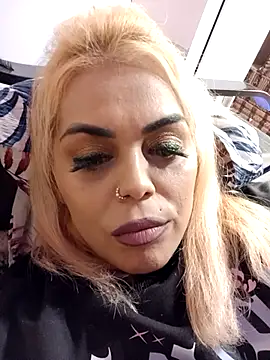 izauri2025 online show from October 12, 2025, 8:32 pm