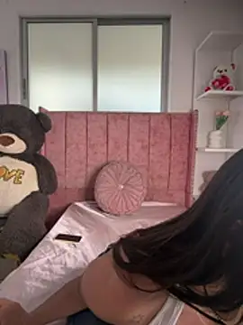 salomecute21 online show from June 10, 2026, 11:33 am