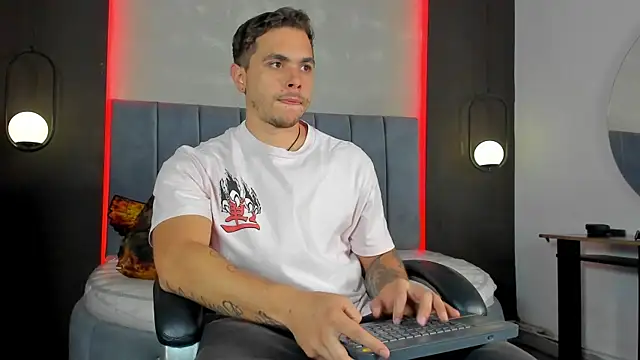 Liam walk  online show from April 20, 2026, 6:42 pm