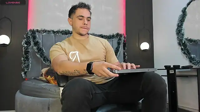 Liam walk  online show from November 29, 2025, 8:09 pm