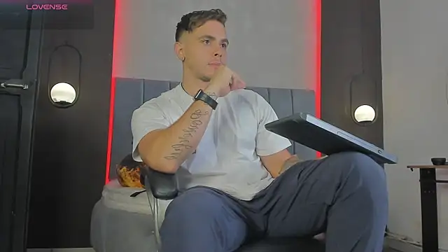 Liam walk  online show from March 26, 2026, 12:36 pm