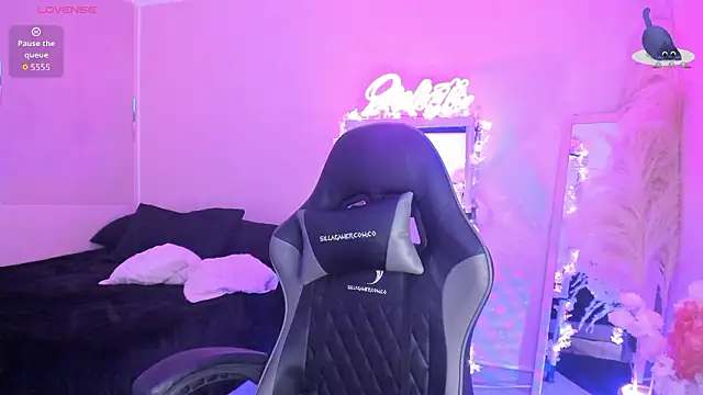 JuliethMoss online show from February 10, 2026, 9:14 pm