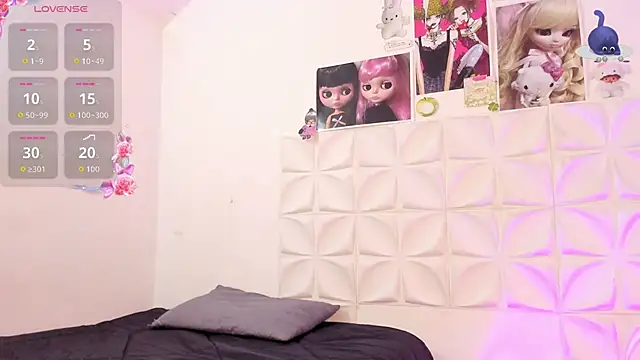 JuliethMoss online show from October 6, 2025, 8:31 pm