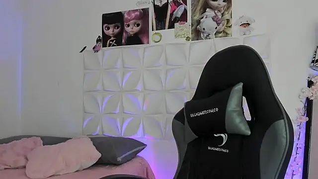 JuliethMoss online show from November 24, 2025, 9:37 pm