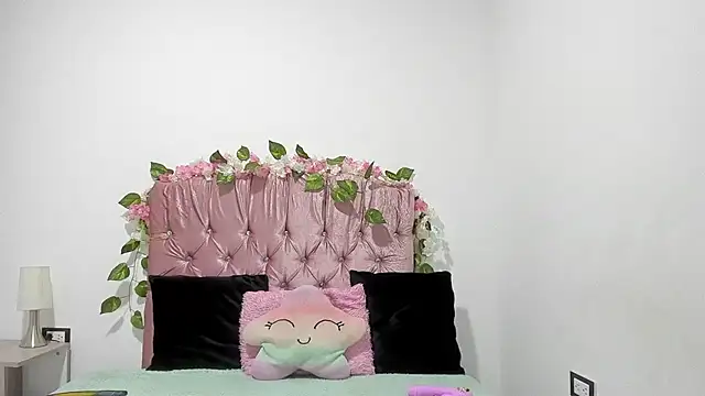 Snapshot of ivy_moon05 chatting on October 22, 2025, 5:01 pm ivy moon05 online show from October 22, 2025, 5:01 pm