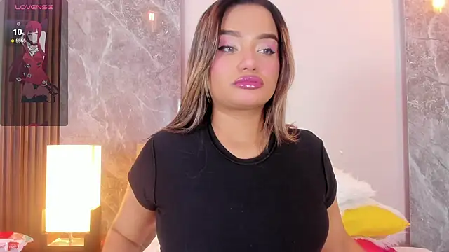 Emma hunter  online show from November 12, 2025, 3:43 am