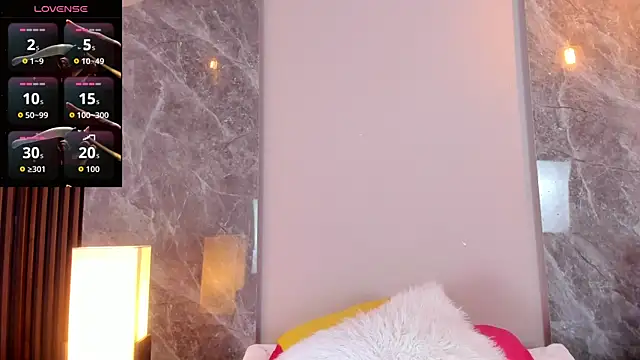 Emma hunter  online show from December 3, 2025, 4:24 am