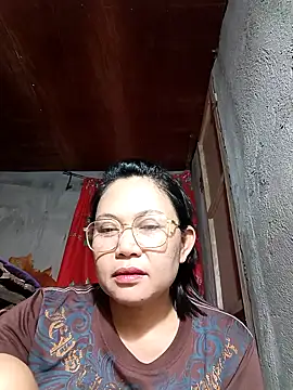 Everleigh mom online show from October 29, 2025, 11:09 am