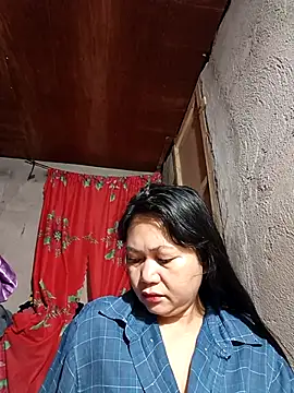 Everleigh mom online show from October 14, 2025, 8:42 pm