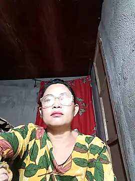 Everleigh mom online show from December 5, 2025, 10:03 am